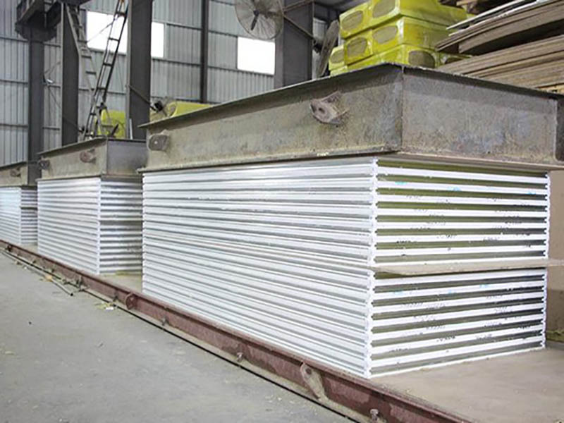 How Long Is The Material And Service Life Of Color Steel Composite Plate?